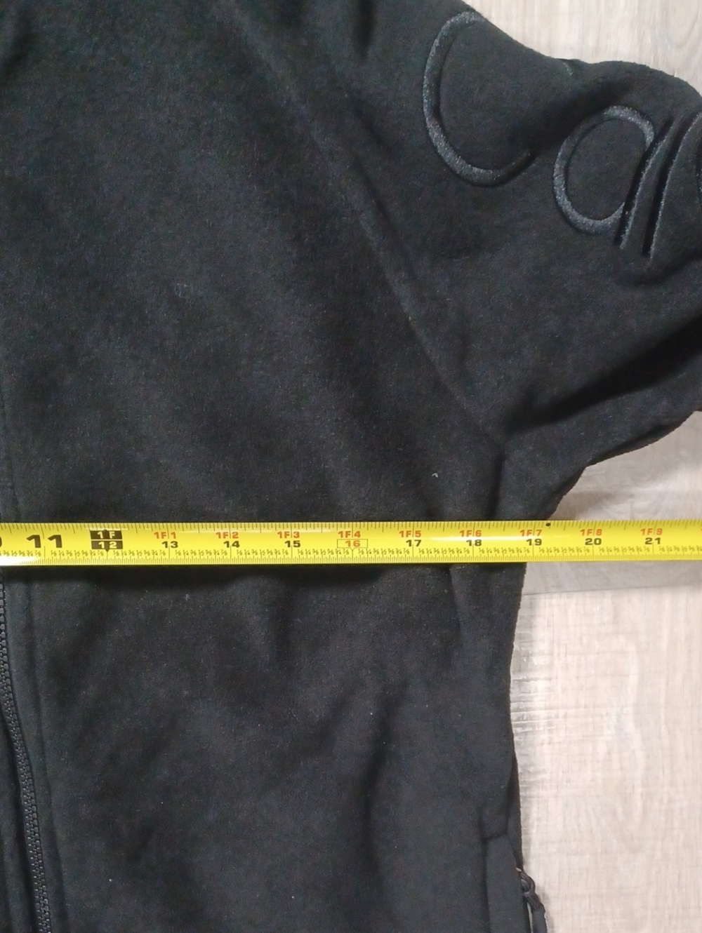 Medium CALVIN KLEIN black fleece jacket with full zip close & zip pockets. Cozy - Picture 13 of 15
